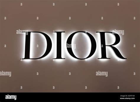 christian Dior sign